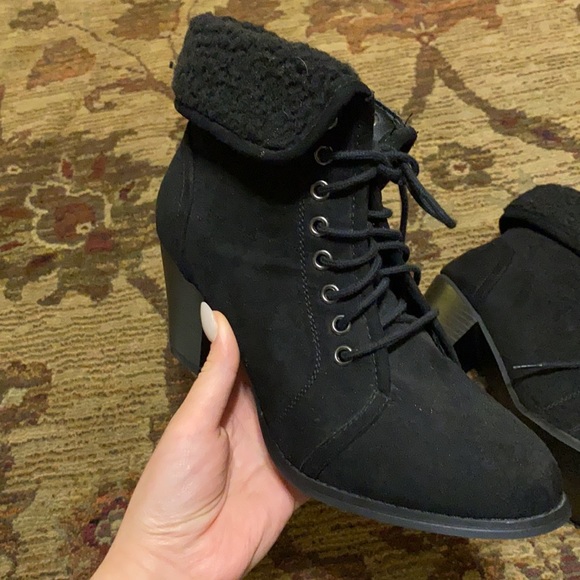 Fold over, Black suede, Fur cuff Booties, size 8 - Picture 7 of 8